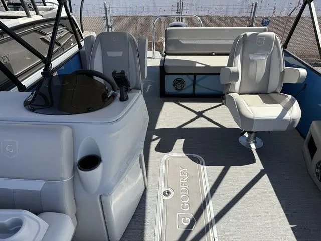 Slide: The Image of Godfrey EX2086SFLX 2026 - 4