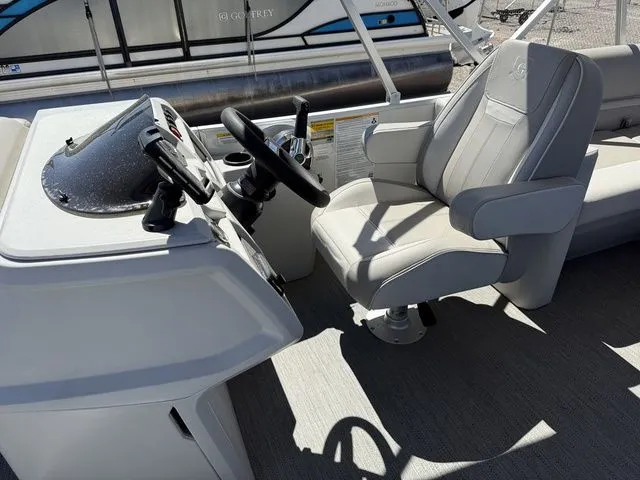 Slide: The Image of Godfrey Xperience 2086 SBX Sport Tube 27 In. Package 2026 - 4