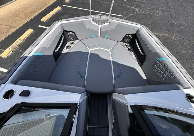 Slide: The Image of Nautique Super Air Nautique GS24 2026 - 10