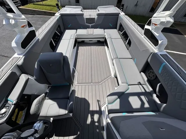 Slide: The Image of Nautique Super Air Nautique GS24 2026 - 4