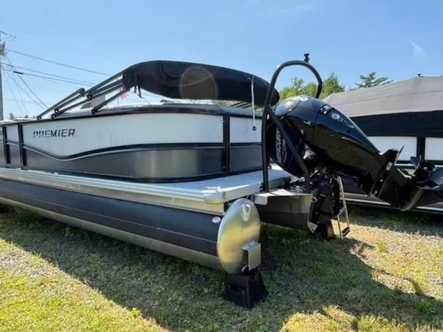 Slide: The Image of Premier 220 Sunscape RE 2025 - 3