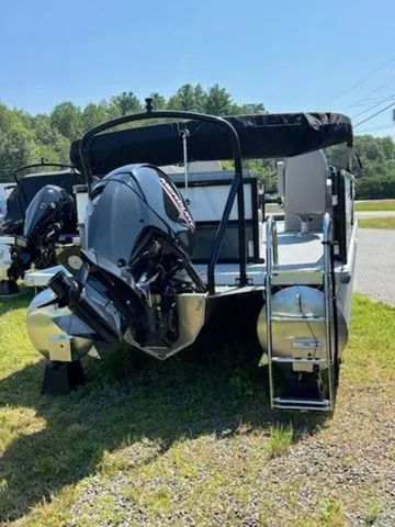 Slide: The Image of Premier 220 Sunscape RE 2025 - 5