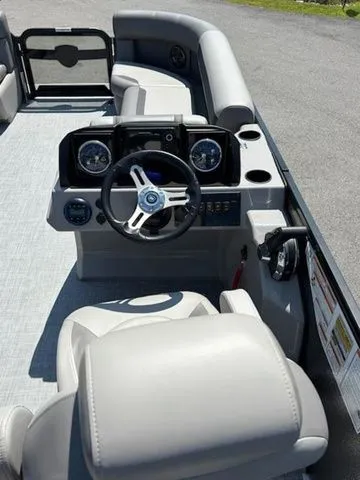 Slide: The Image of Premier 220 Sunscape RE 2025 - 9