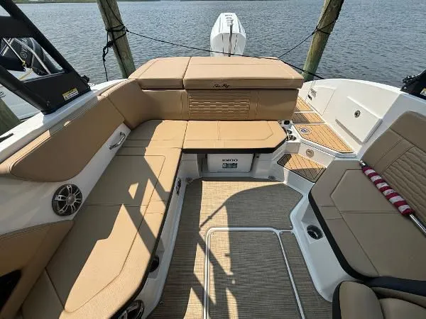 Slide: The Image of Sea Ray SPX 230 Outboard 2023 - 11