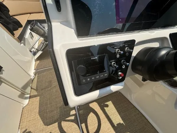 Slide: The Image of Sea Ray SPX 230 Outboard 2023 - 16