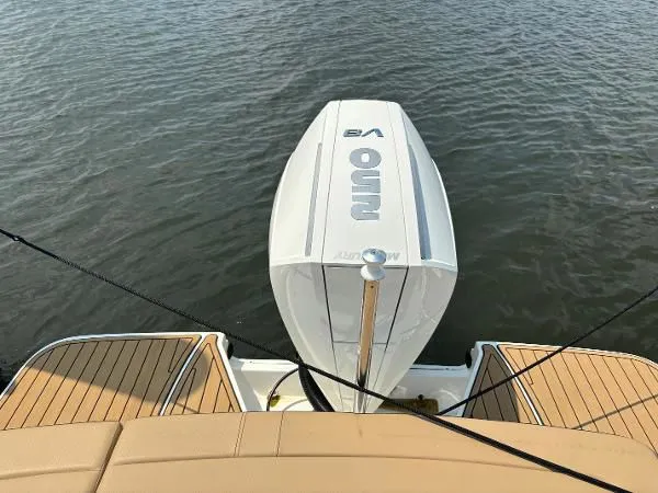 Slide: The Image of Sea Ray SPX 230 Outboard 2023 - 27