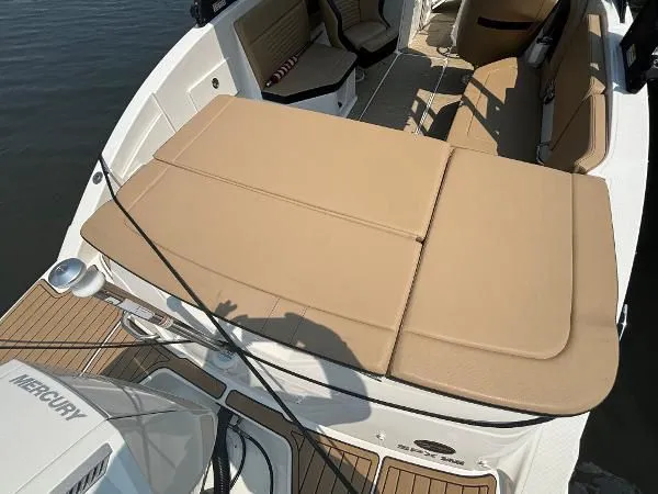 Slide: The Image of Sea Ray SPX 230 Outboard 2023 - 9