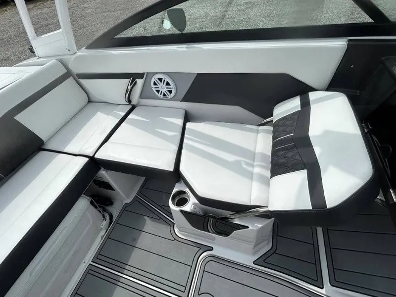 Slide: The Image of Monterey M-20 2024 - 12