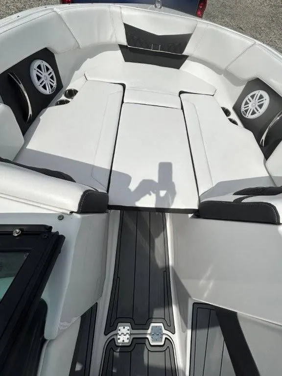 Slide: The Image of Monterey M-20 2024 - 14