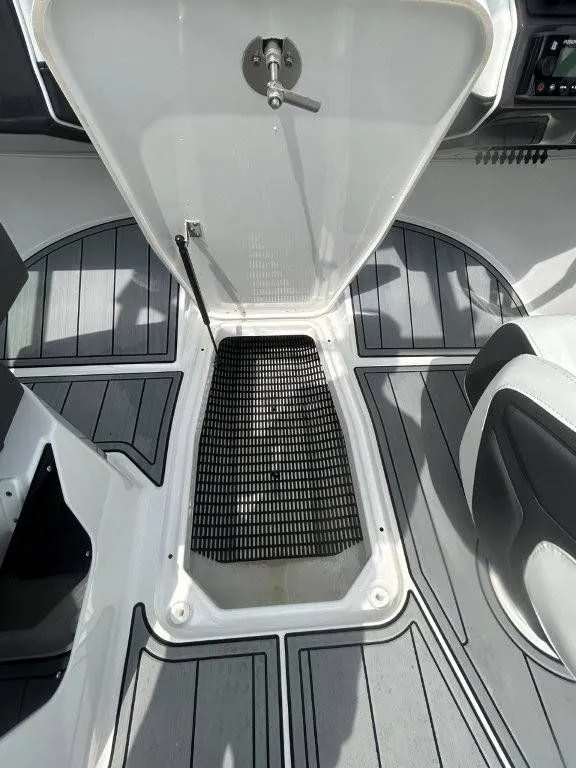 Slide: The Image of Monterey M-20 2024 - 16