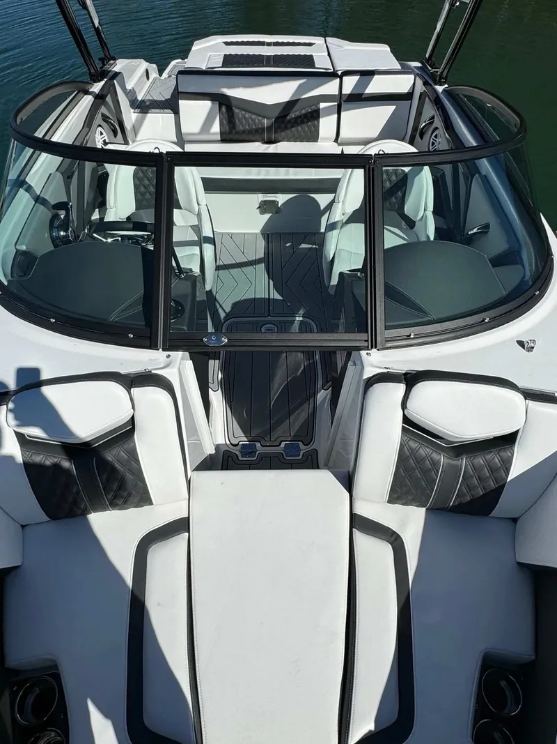 Slide: The Image of Monterey 218SS Super Sport 2024 - 17