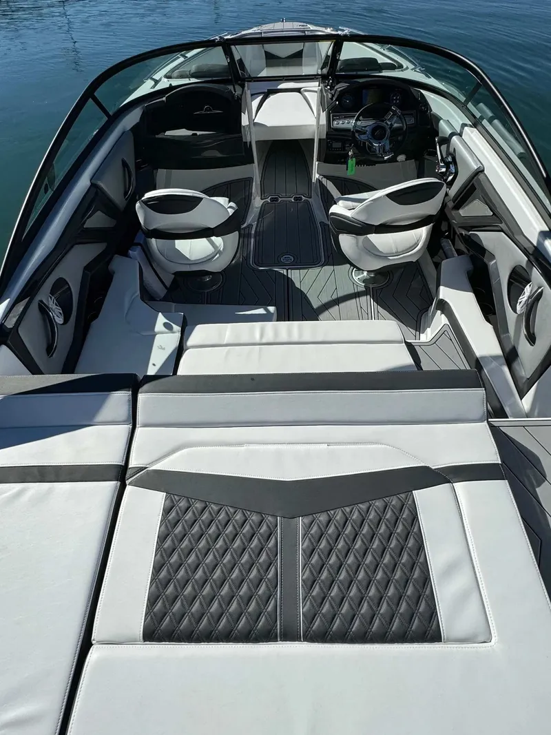 Slide: The Image of Monterey 218SS Super Sport 2024 - 5