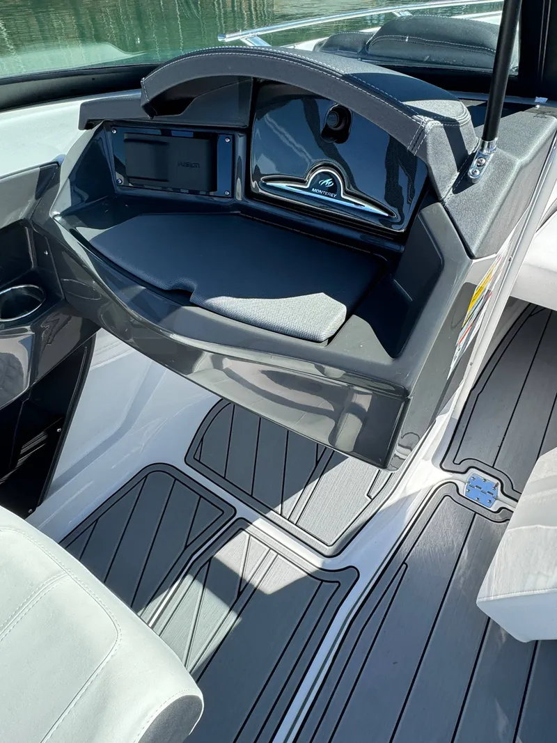 Slide: The Image of Monterey 218SS Super Sport 2024 - 9