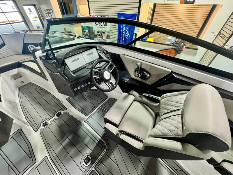 Slide: The Image of Monterey 238SS Super Sport 2025 - 12