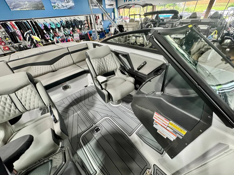 Slide: The Image of Monterey 238SS Super Sport 2025 - 13