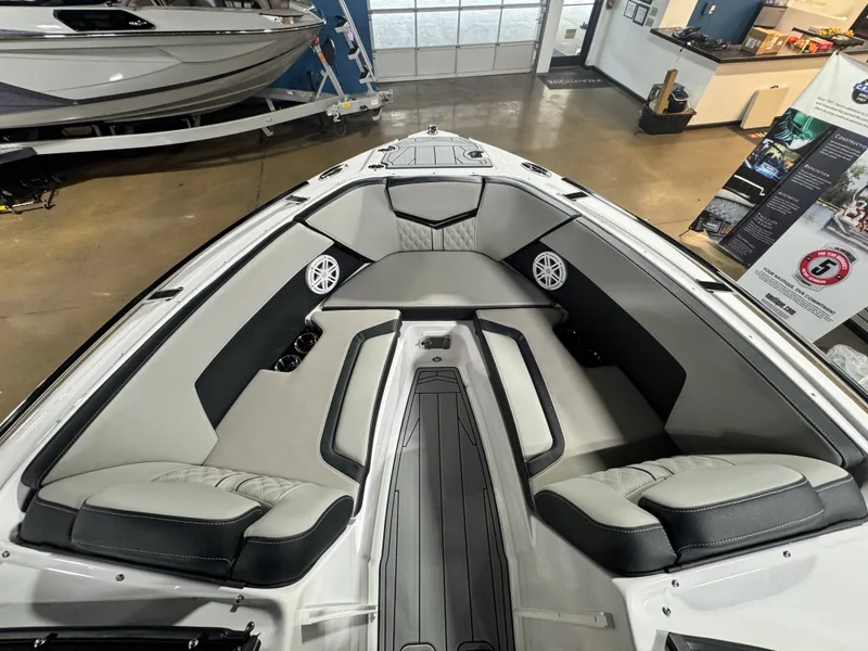 Slide: The Image of Monterey 238SS Super Sport 2025 - 14