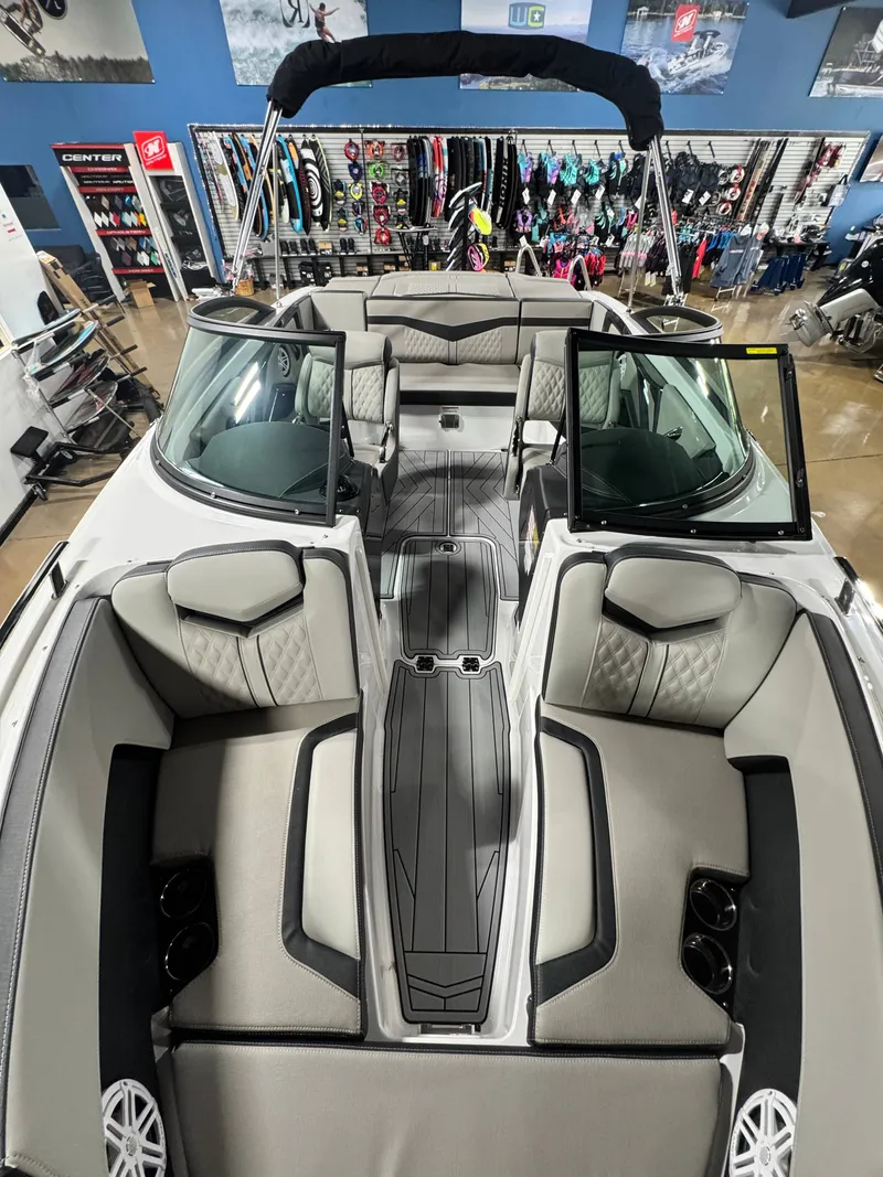 Slide: The Image of Monterey 238SS Super Sport 2025 - 16