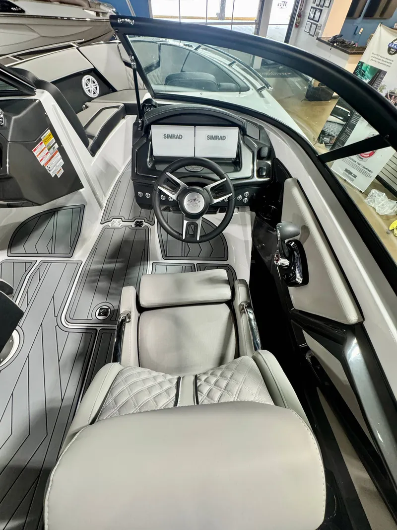 Slide: The Image of Monterey 238SS Super Sport 2025 - 18