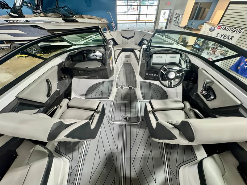 Slide: The Image of Monterey 238SS Super Sport 2025 - 6