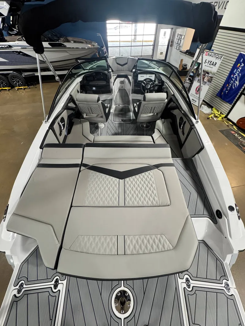 Slide: The Image of Monterey 238SS Super Sport 2025 - 7