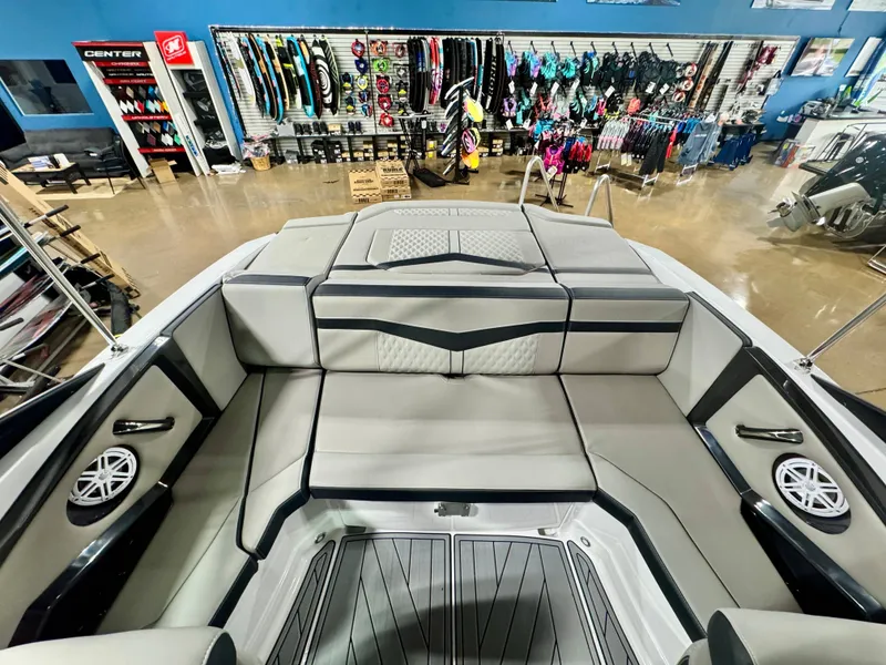 Slide: The Image of Monterey 238SS Super Sport 2025 - 8