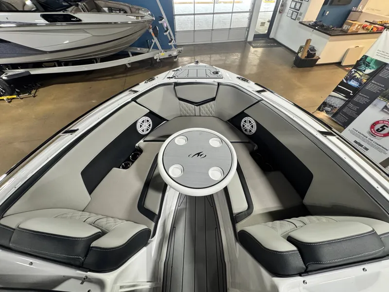 Slide: The Image of Monterey 238SS Super Sport 2025 - 9