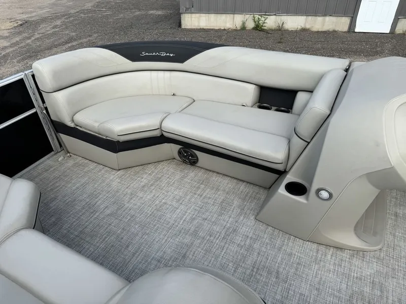 Slide: The Image of South Bay 224RS LE Pontoon & 140HP Suzuki 4-Stroke EFI 2023 - 11