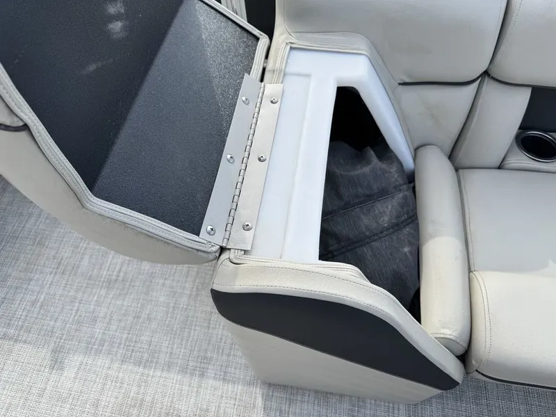 Slide: The Image of South Bay 224RS LE Pontoon & 140HP Suzuki 4-Stroke EFI 2023 - 15