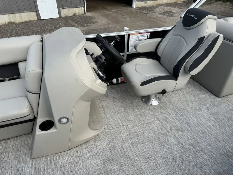 Slide: The Image of South Bay 224RS LE Pontoon & 140HP Suzuki 4-Stroke EFI 2023 - 17
