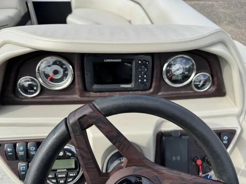 Slide: The Image of South Bay 224RS LE Pontoon & 140HP Suzuki 4-Stroke EFI 2023 - 21