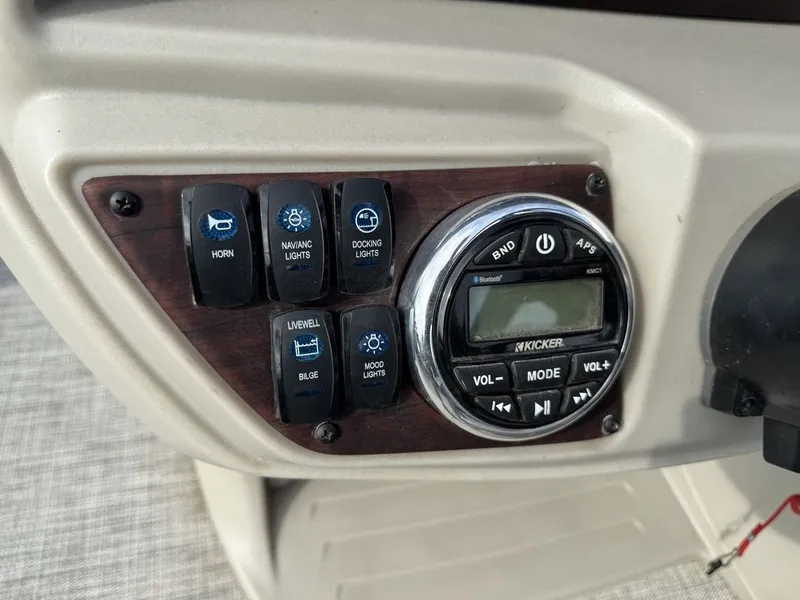 Slide: The Image of South Bay 224RS LE Pontoon & 140HP Suzuki 4-Stroke EFI 2023 - 22