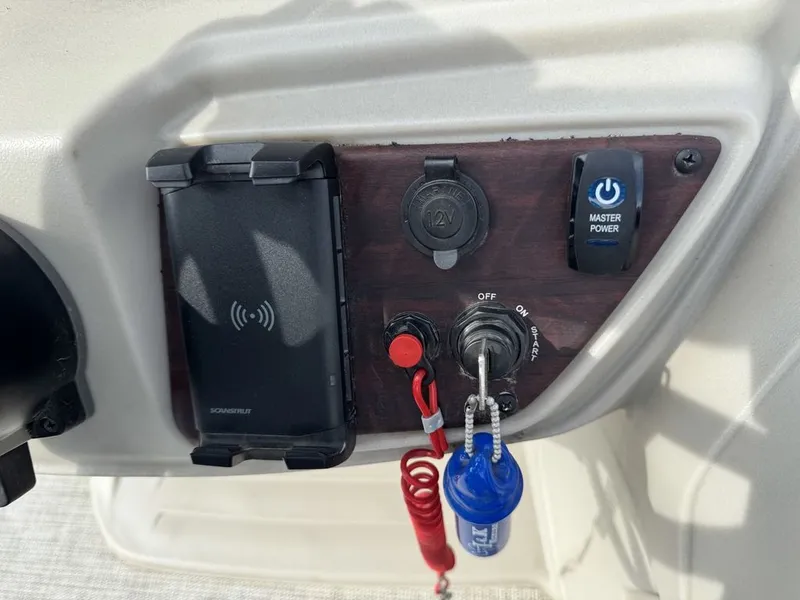 Slide: The Image of South Bay 224RS LE Pontoon & 140HP Suzuki 4-Stroke EFI 2023 - 23