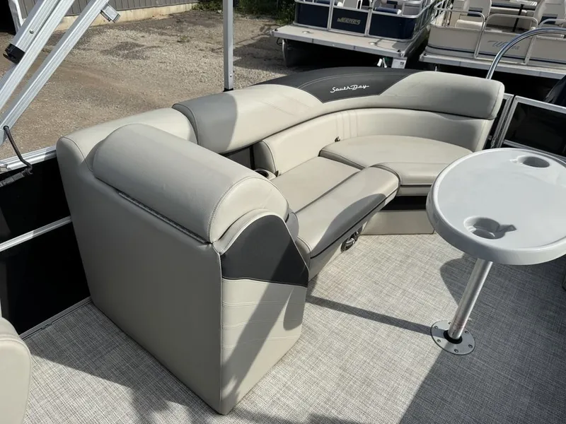 Slide: The Image of South Bay 224RS LE Pontoon & 140HP Suzuki 4-Stroke EFI 2023 - 30
