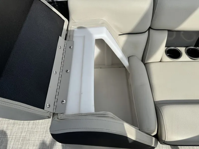 Slide: The Image of South Bay 224RS LE Pontoon & 140HP Suzuki 4-Stroke EFI 2023 - 31