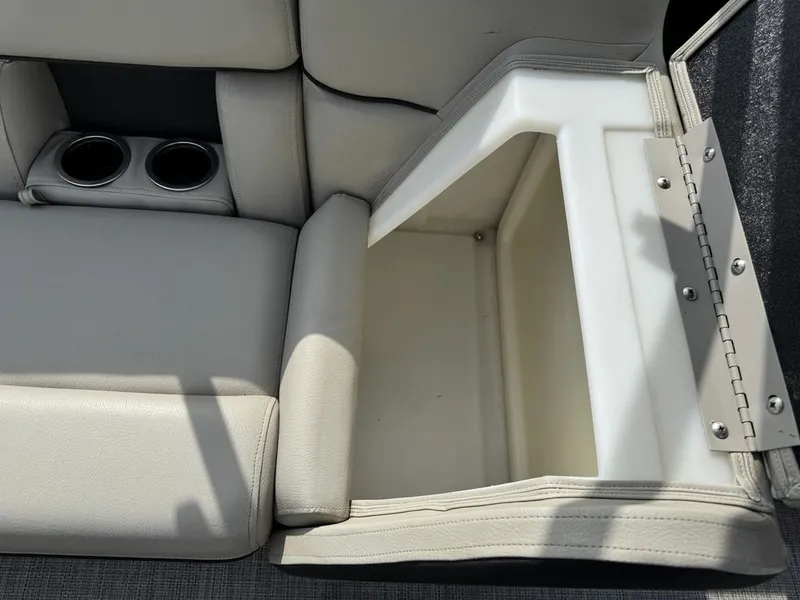 Slide: The Image of South Bay 224RS LE Pontoon & 140HP Suzuki 4-Stroke EFI 2023 - 33