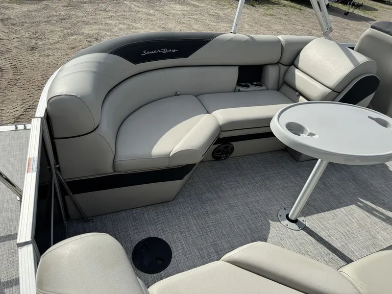 Slide: The Image of South Bay 224RS LE Pontoon & 140HP Suzuki 4-Stroke EFI 2023 - 35