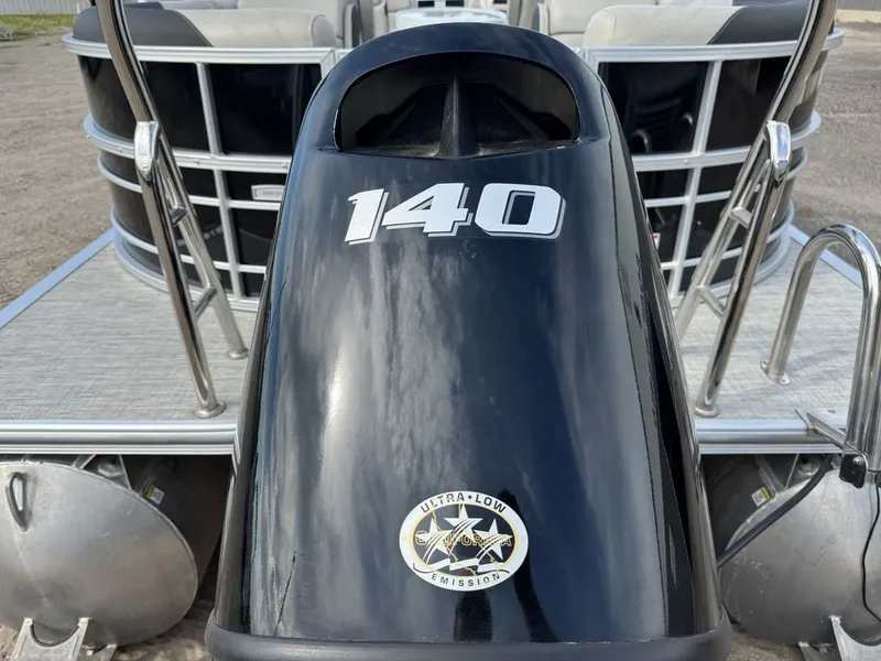 Slide: The Image of South Bay 224RS LE Pontoon & 140HP Suzuki 4-Stroke EFI 2023 - 47