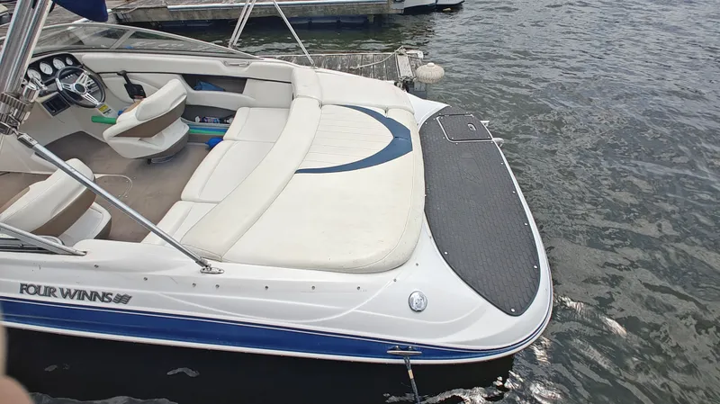 Slide: The Image of Four Winns 210 Horizon 2007 - 18