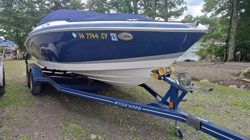 Slide: The Image of Four Winns 210 Horizon 2007 - 20