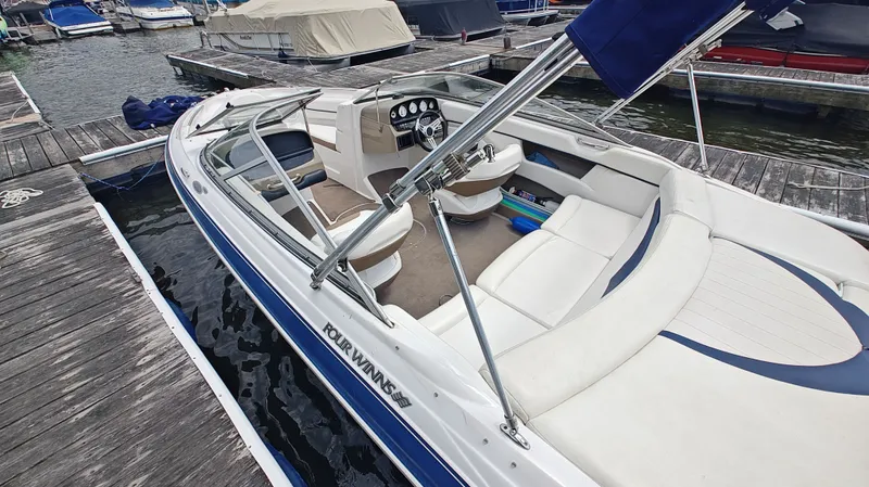 Slide: The Image of Four Winns 210 Horizon 2007 - 8