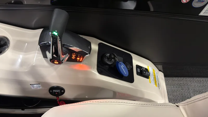 Slide: The Image of Control console of 2026 Barletta Lusso 25 U with throttle lever. - 25