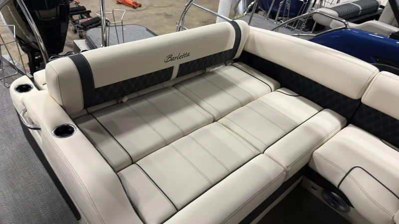 Slide: The Image of Luxurious seating in Barletta Lusso 25 U boat, model year 2026. - 26