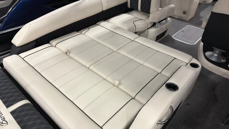 Slide: The Image of Luxurious seating in Barletta Lusso 25 U 2026 pontoon boat. - 30