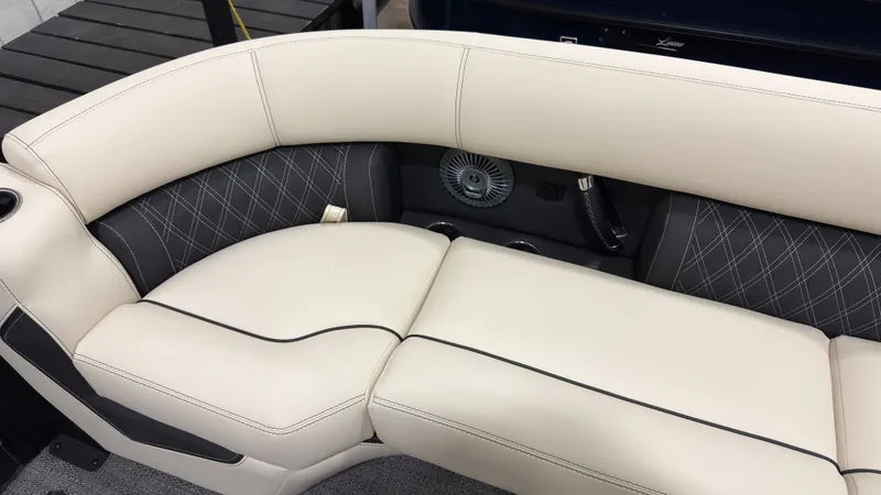 Slide: The Image of Luxurious seating in Barletta Lusso 25 U boat, 2026 model. - 6