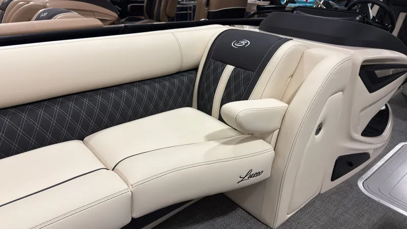 Slide: The Image of Luxurious seating in Barletta Lusso 25 U boat, 2026 model. - 7