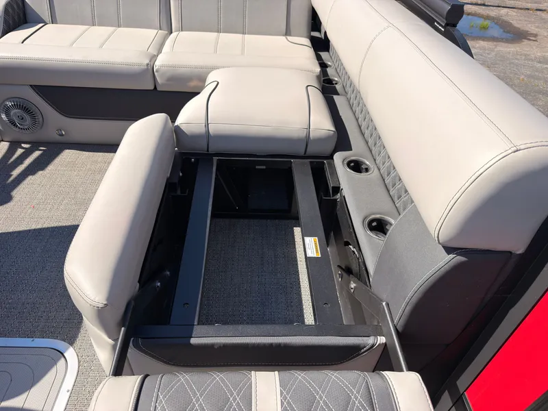 Slide: The Image of The image shows the seating arrangement of a Barletta Lusso 25 U boat with storage underneath. - 44