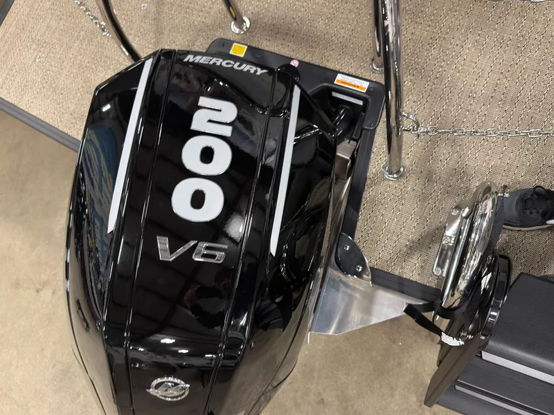 Slide: The Image of Mercury 200 V6 engine on Barletta Cabrio 22 U, 2026 model. - 26