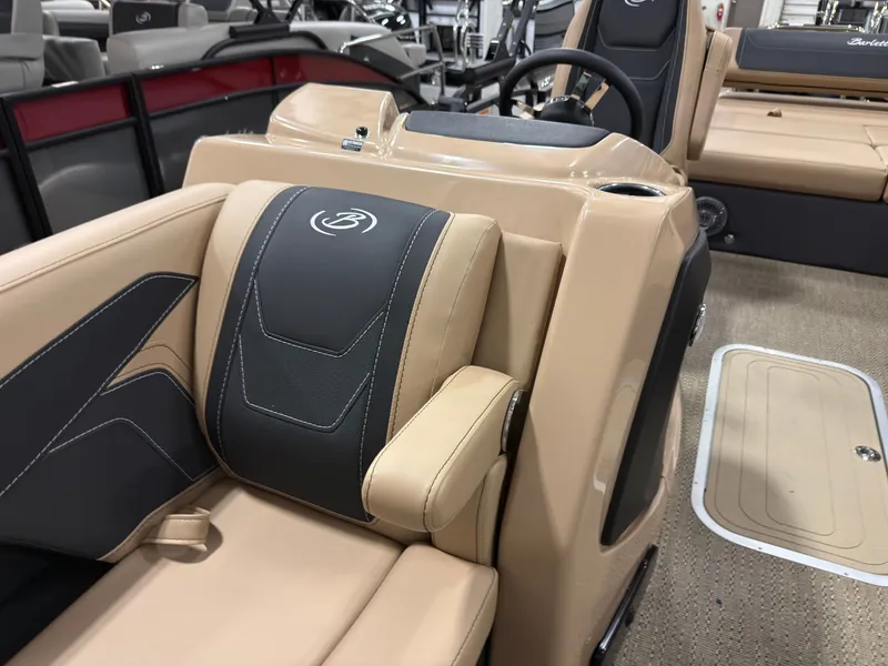 Slide: The Image of Interior of Barletta Cabrio 22 U boat, model year 2026. - 5