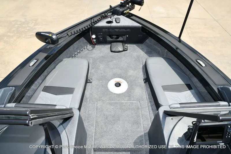 Slide: The Image of Tracker Targa V-19 Combo 2026 - 10