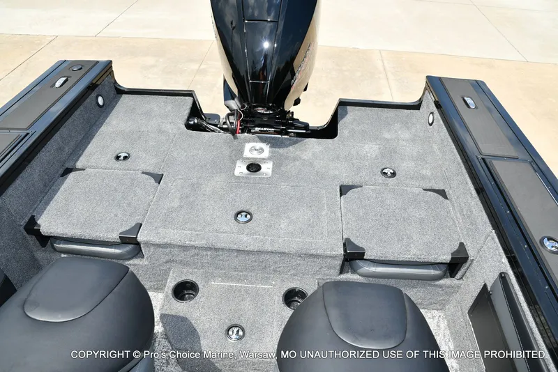 Slide: The Image of Tracker Targa V-19 Combo 2026 - 13